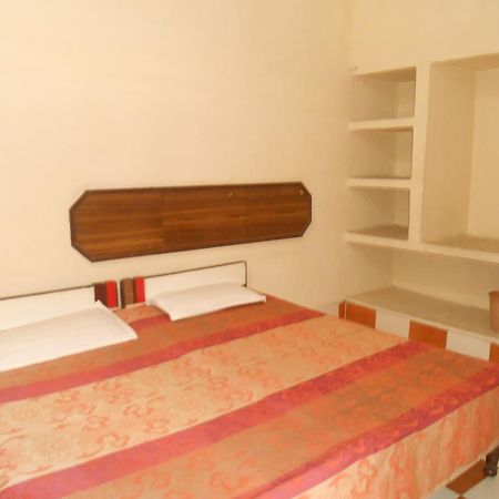 Gaurav Guest House Matura Exterior foto