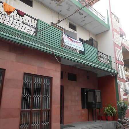 Gaurav Guest House Matura Exterior foto