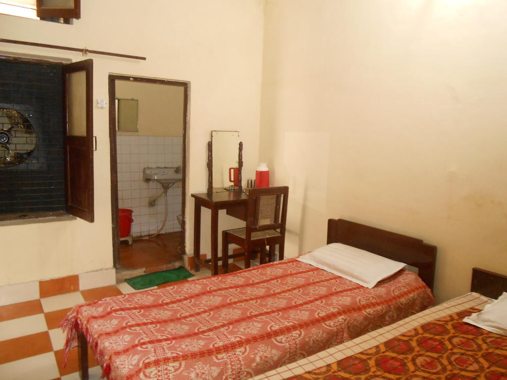 Gaurav Guest House Matura Exterior foto