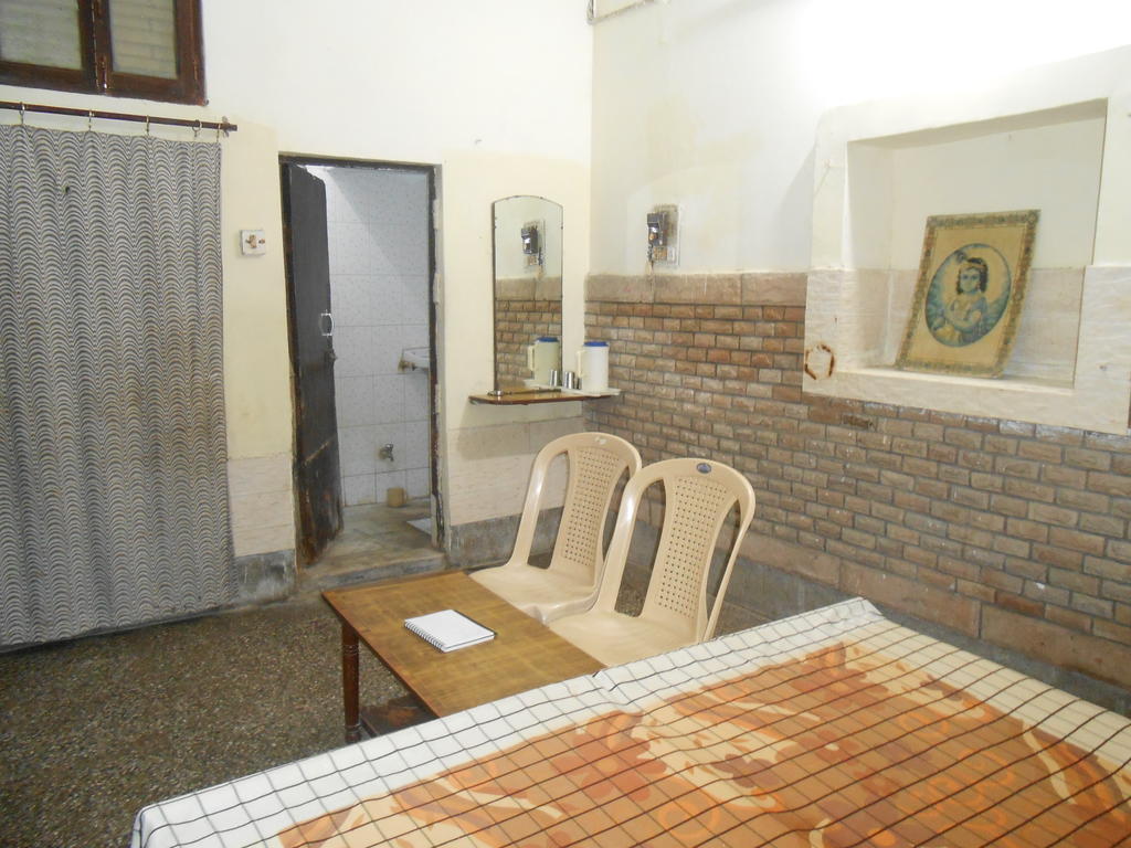 Gaurav Guest House Matura Exterior foto