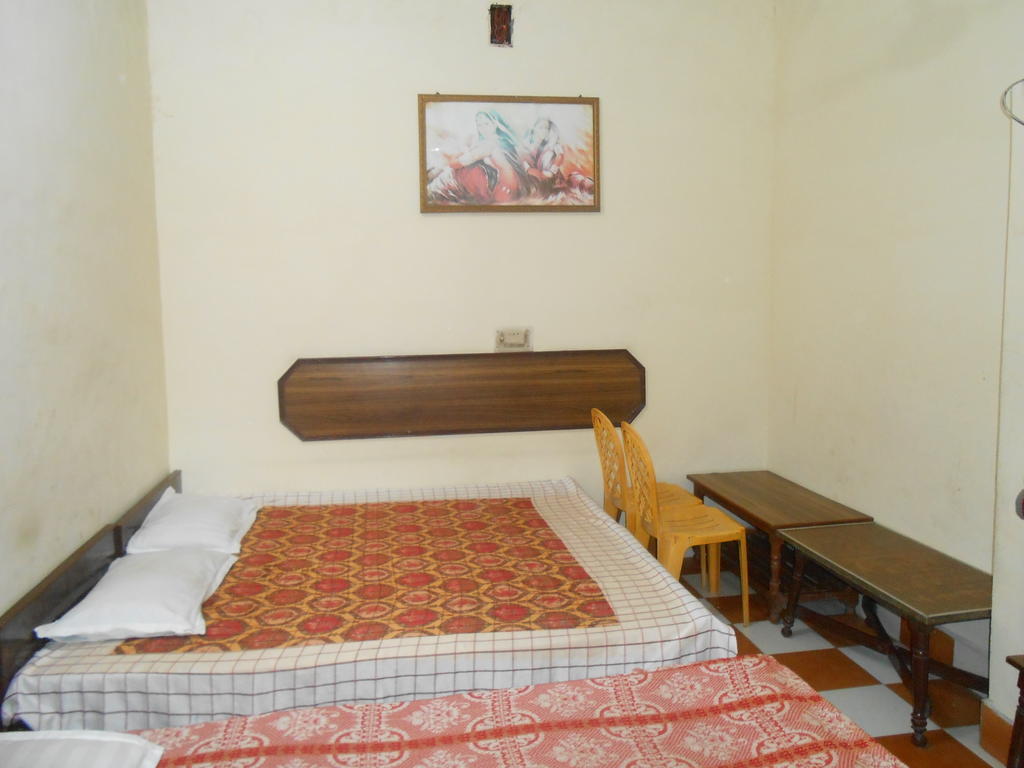 Gaurav Guest House Matura Exterior foto