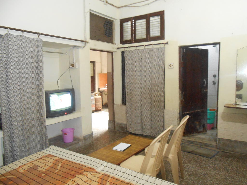 Gaurav Guest House Matura Quarto foto