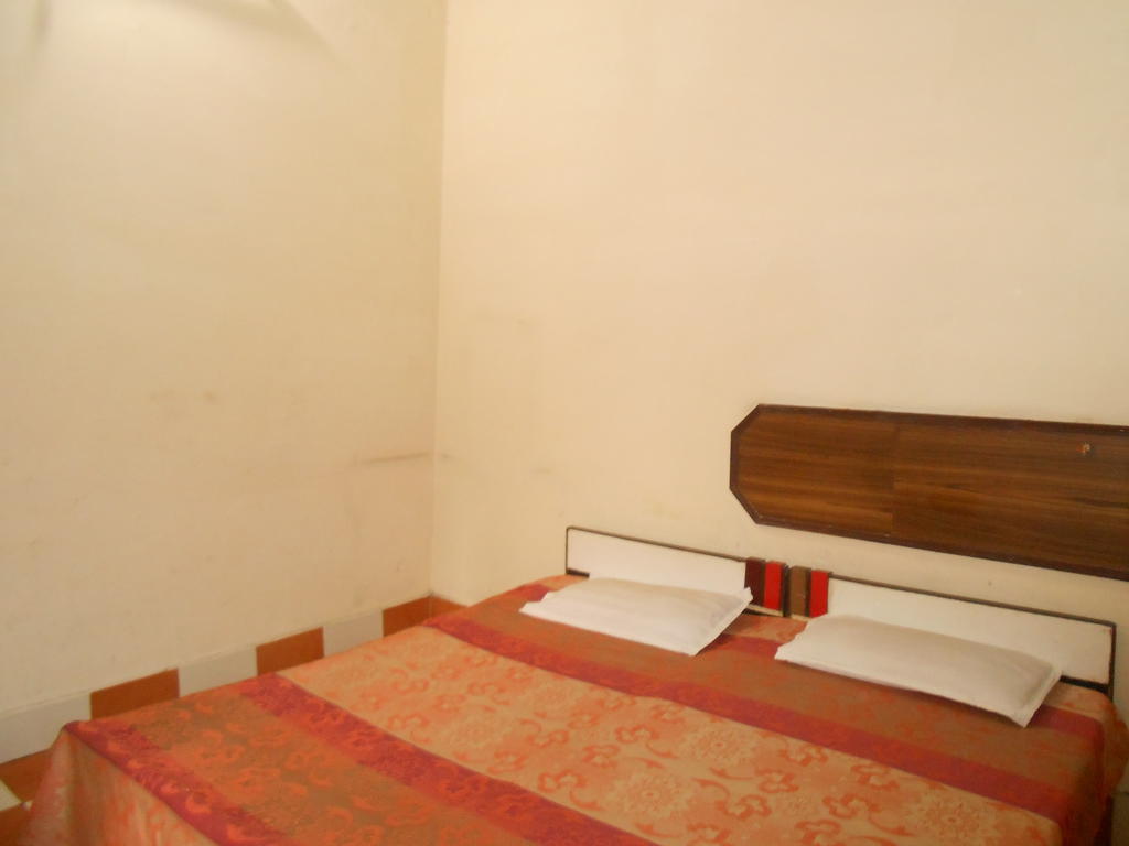 Gaurav Guest House Matura Quarto foto