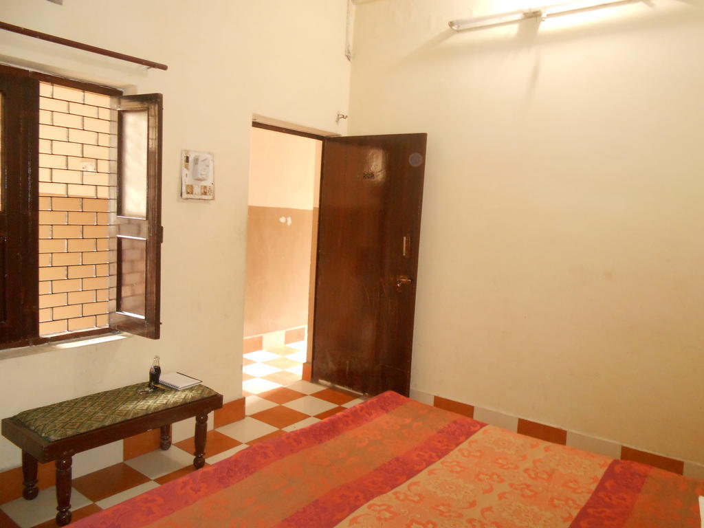 Gaurav Guest House Matura Quarto foto
