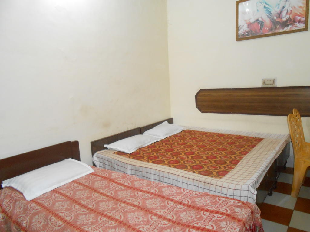 Gaurav Guest House Matura Exterior foto